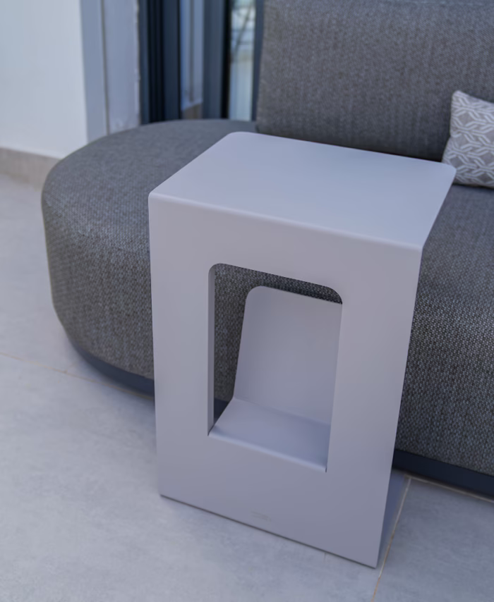 Table à magazines - Sweet - Table d'appoint en aluminium thermolaqué – Design Minimaliste & Porte-revues